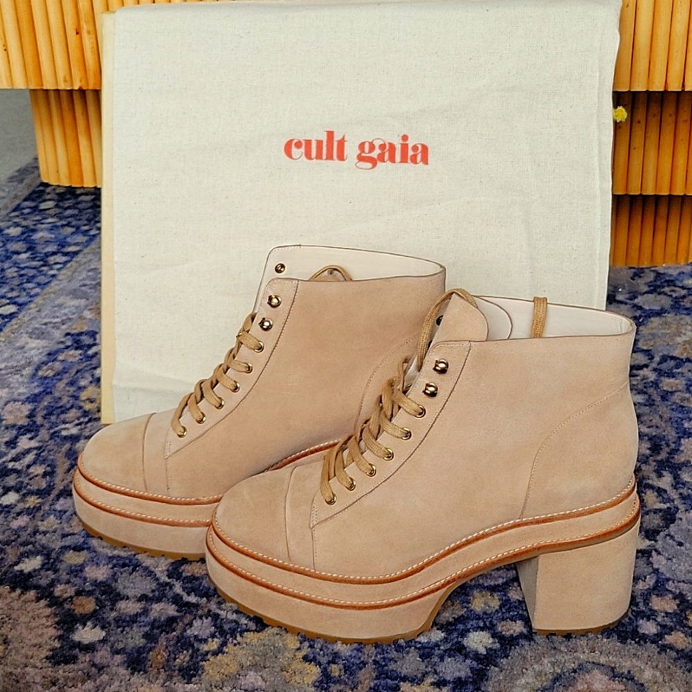 Cult Gaia Bratz suede boots size 40 tan